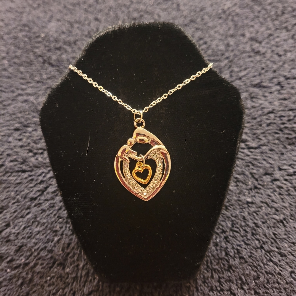 Vintage Gold Tone Pendant W/Chan Necklace
